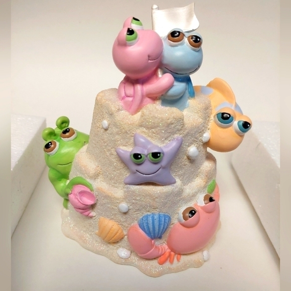Russ Berrie The Sea Peepers w/ Sand Castle Ceramic Bank - Picture 1 of 9